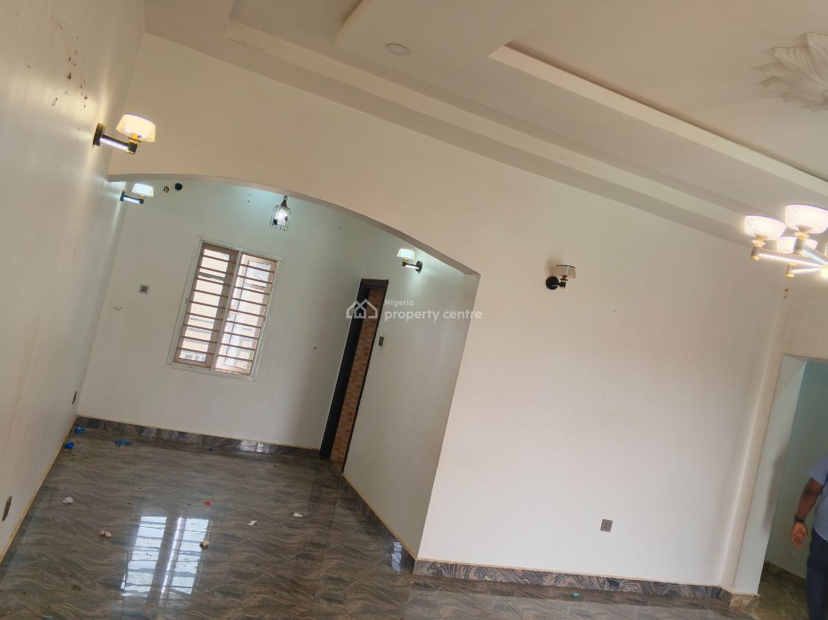 Spacious 2 Bedroom Upstairs, Dawaki, Gwarinpa, Abuja, Flat / Apartment for Rent