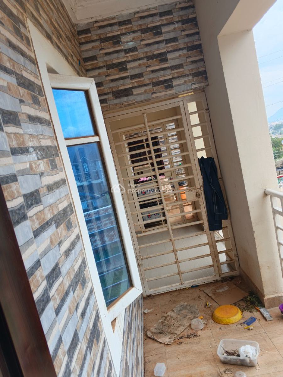 Spacious 2 Bedroom Upstairs, Dawaki, Gwarinpa, Abuja, Flat / Apartment for Rent