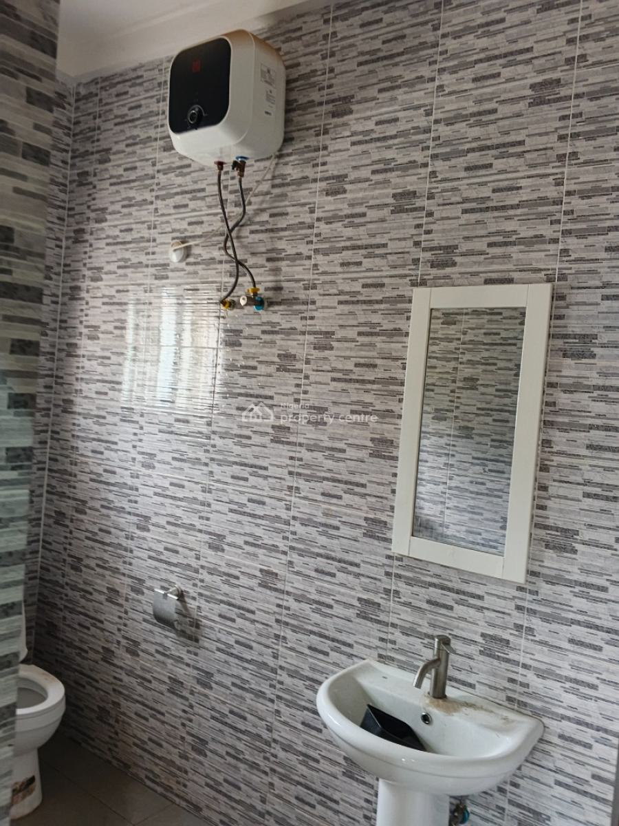 Spacious 2 Bedroom Upstairs, Dawaki, Gwarinpa, Abuja, Flat / Apartment for Rent