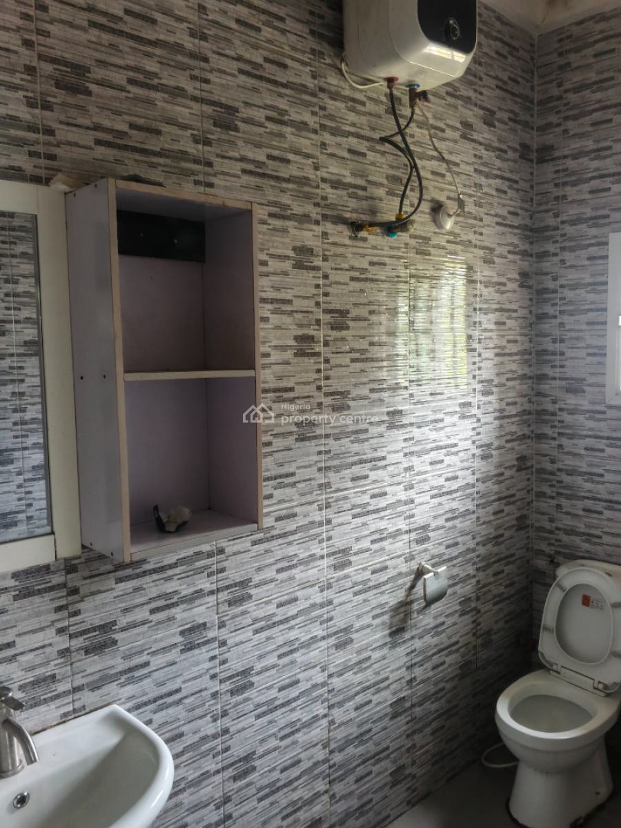 Spacious 2 Bedroom Upstairs, Dawaki, Gwarinpa, Abuja, Flat / Apartment for Rent