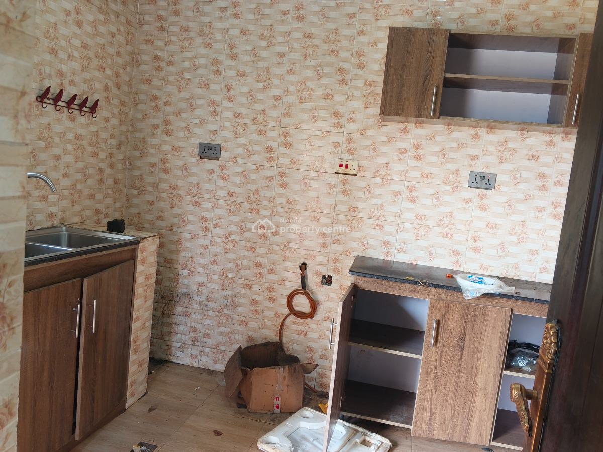 Spacious 2 Bedroom Upstairs, Dawaki, Gwarinpa, Abuja, Flat / Apartment for Rent