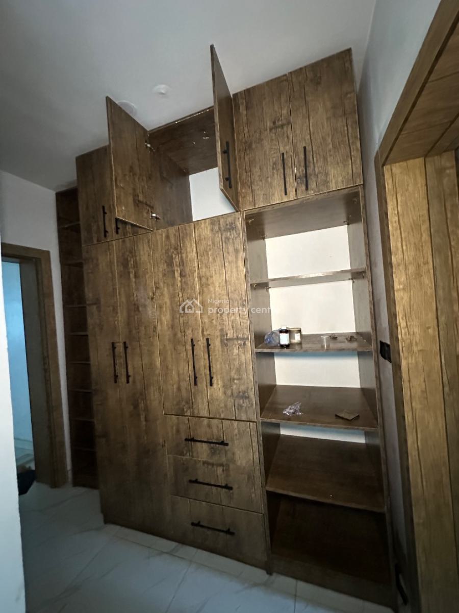 Unfurnished 2 Bedroom Apartment with Swimming Pool, Ologolo, Lekki, Lagos, Flat / Apartment for Rent