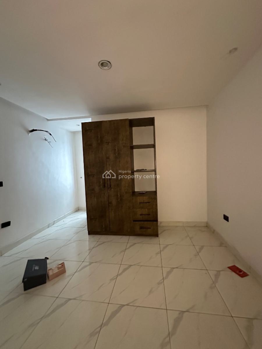 Unfurnished 2 Bedroom Apartment with Swimming Pool, Ologolo, Lekki, Lagos, Flat / Apartment for Rent