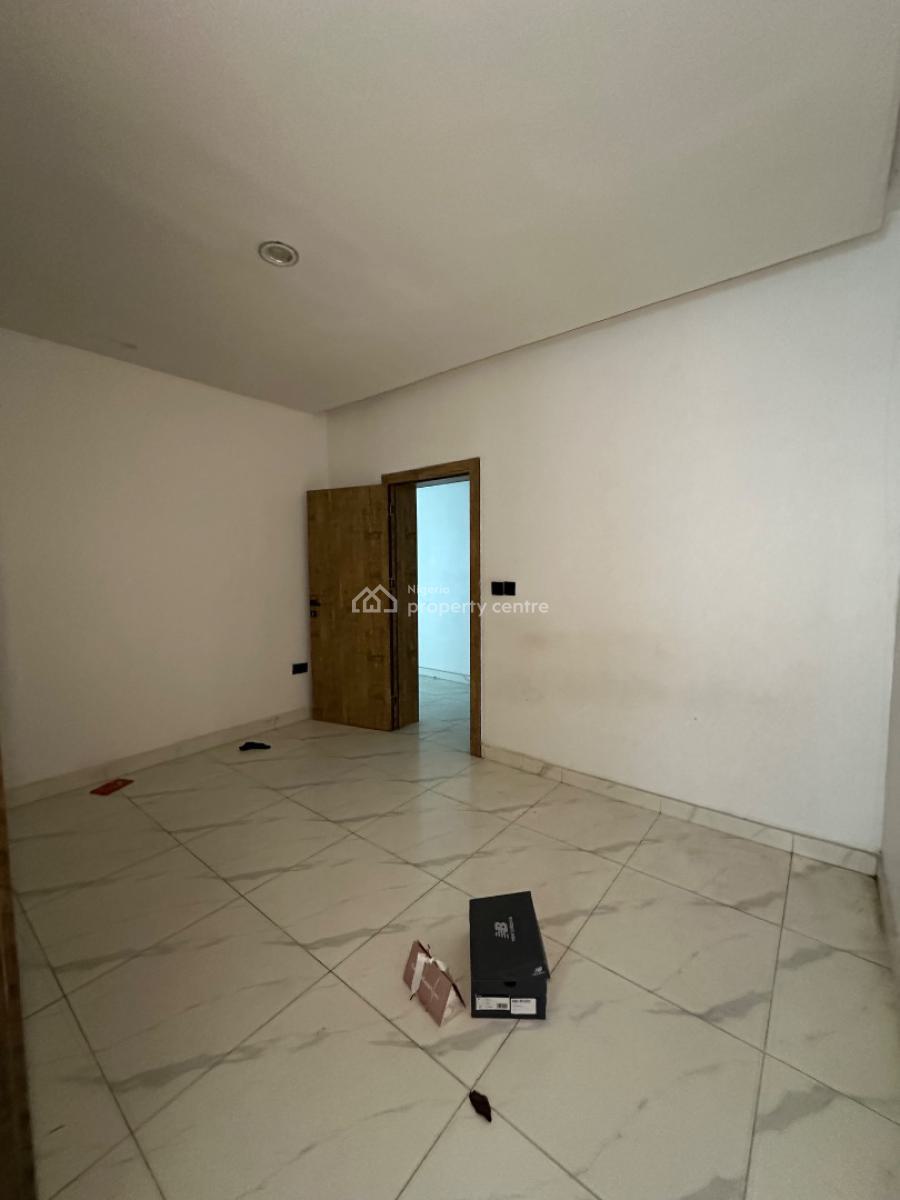 Unfurnished 2 Bedroom Apartment with Swimming Pool, Ologolo, Lekki, Lagos, Flat / Apartment for Rent