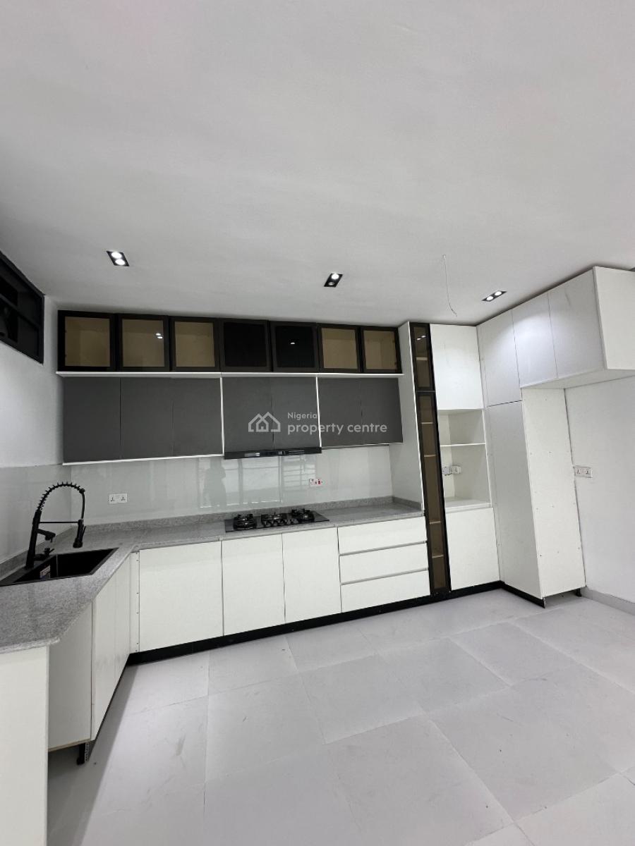 Cozy 2 Bedroom Apartment with Swimming Pool & Gym, Ologolo, Lekki, Lagos, Flat / Apartment for Sale