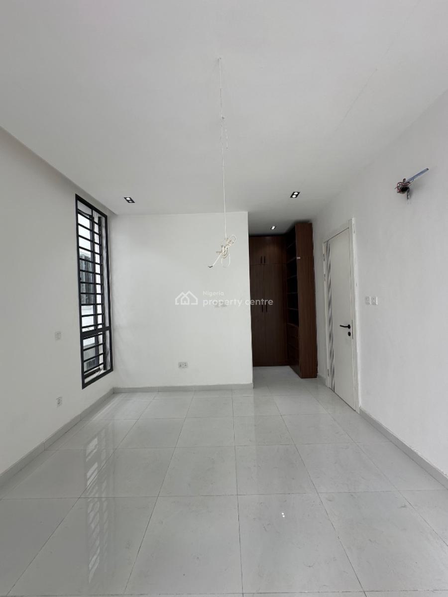 Cozy 2 Bedroom Apartment with Swimming Pool & Gym, Ologolo, Lekki, Lagos, Flat / Apartment for Sale