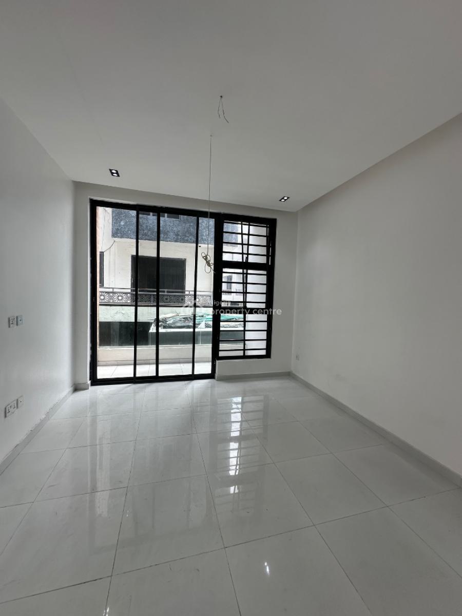Cozy 2 Bedroom Apartment with Swimming Pool & Gym, Ologolo, Lekki, Lagos, Flat / Apartment for Sale