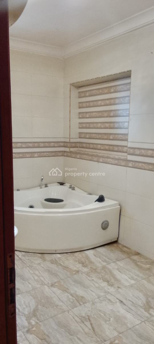 a Spacious Master Bedroom, Chevron Drive, Chevy View Estate, Chevron, Lekki, Lagos, Self Contain (single Rooms) for Rent