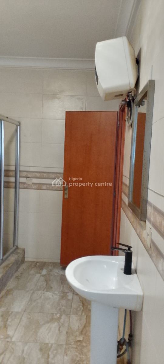 a Spacious Master Bedroom, Chevron Drive, Chevy View Estate, Chevron, Lekki, Lagos, Self Contain (single Rooms) for Rent