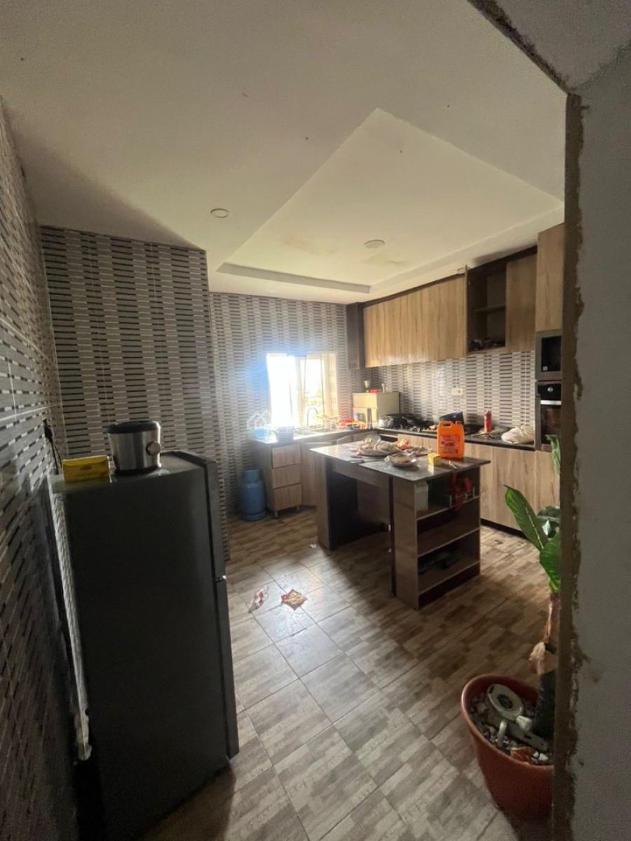 a Spacious 3 Bedroom Apartment, Dakibiyu, Abuja, House for Sale