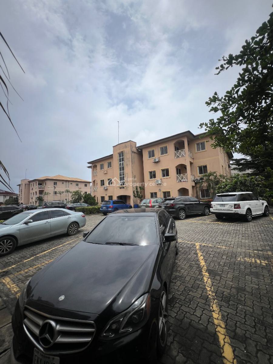 Well Maintained Three Bedroom Apartment, Osapa, Lekki, Lagos, Flat / Apartment for Rent