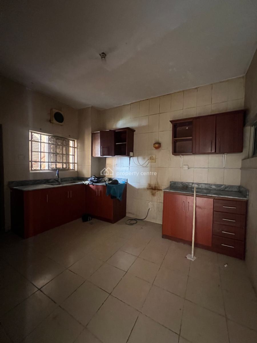 Well Maintained Three Bedroom Apartment, Osapa, Lekki, Lagos, Flat / Apartment for Rent