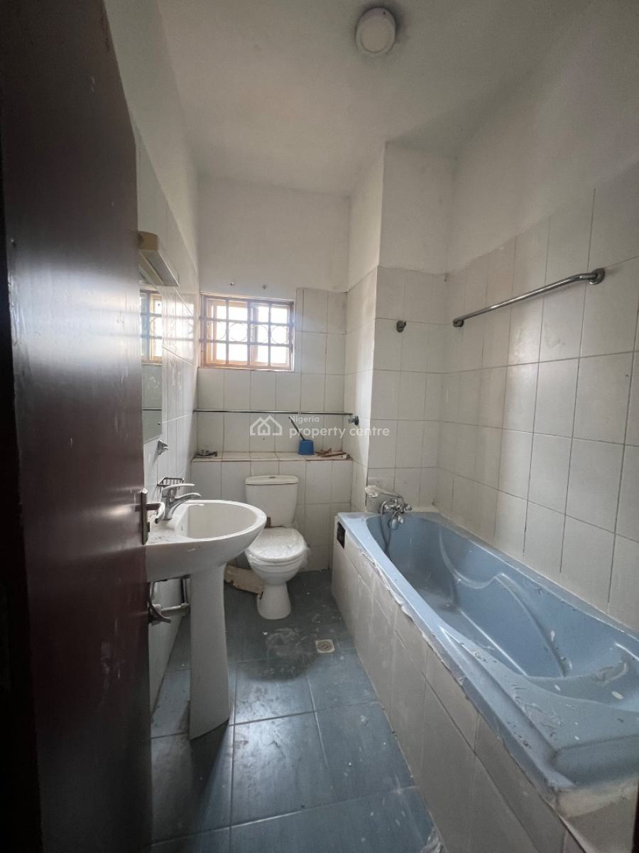 Well Maintained Three Bedroom Apartment, Osapa, Lekki, Lagos, Flat / Apartment for Rent