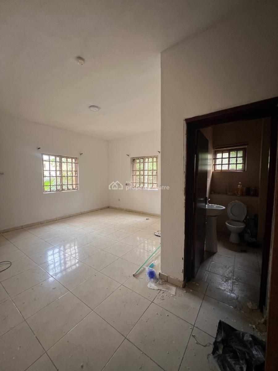 Well Maintained Three Bedroom Apartment, Osapa, Lekki, Lagos, Flat / Apartment for Rent