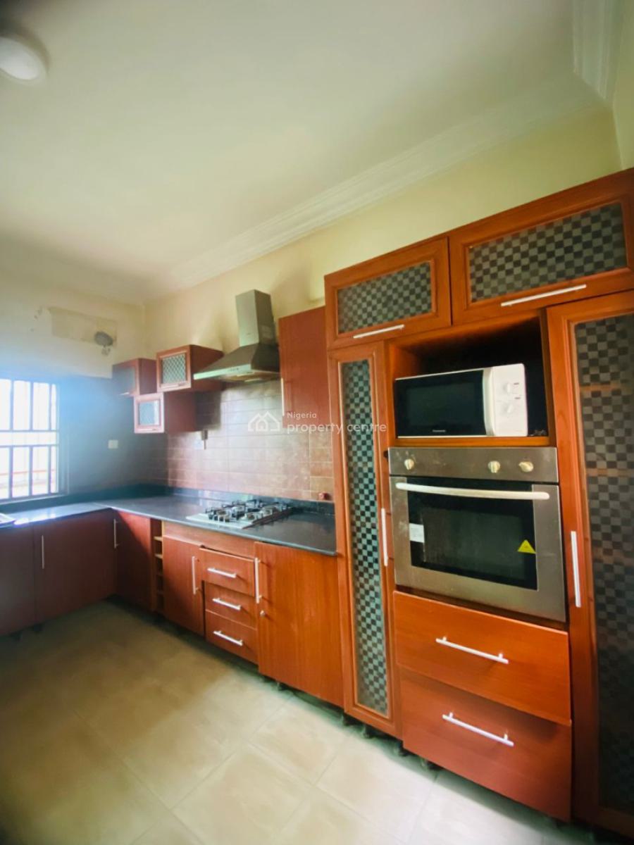 Specious 3 Bedroom Flat, Lekki Phase 1, Lekki, Lagos, Flat / Apartment for Rent