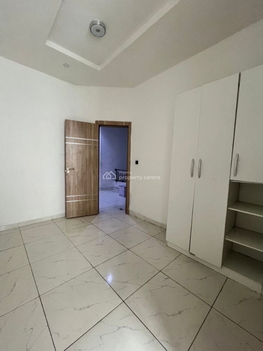 Standard Single Room in a Duplex Shared Apartment, Orchid Road, Lekki, Lagos, Self Contain (single Rooms) for Rent
