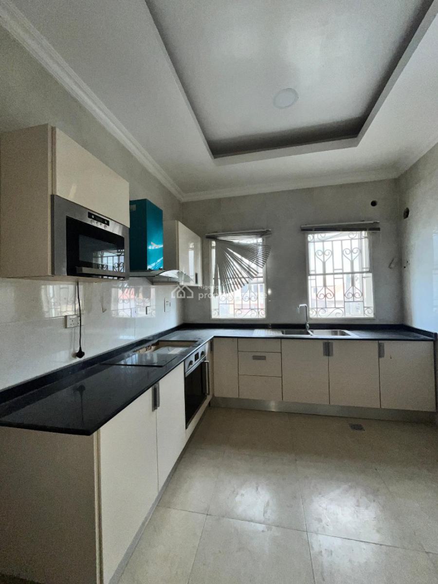 Well Built Fully Serviced 3 Bedroom Apartment, Lekki Phase 1, Lekki, Lagos, Flat / Apartment for Rent