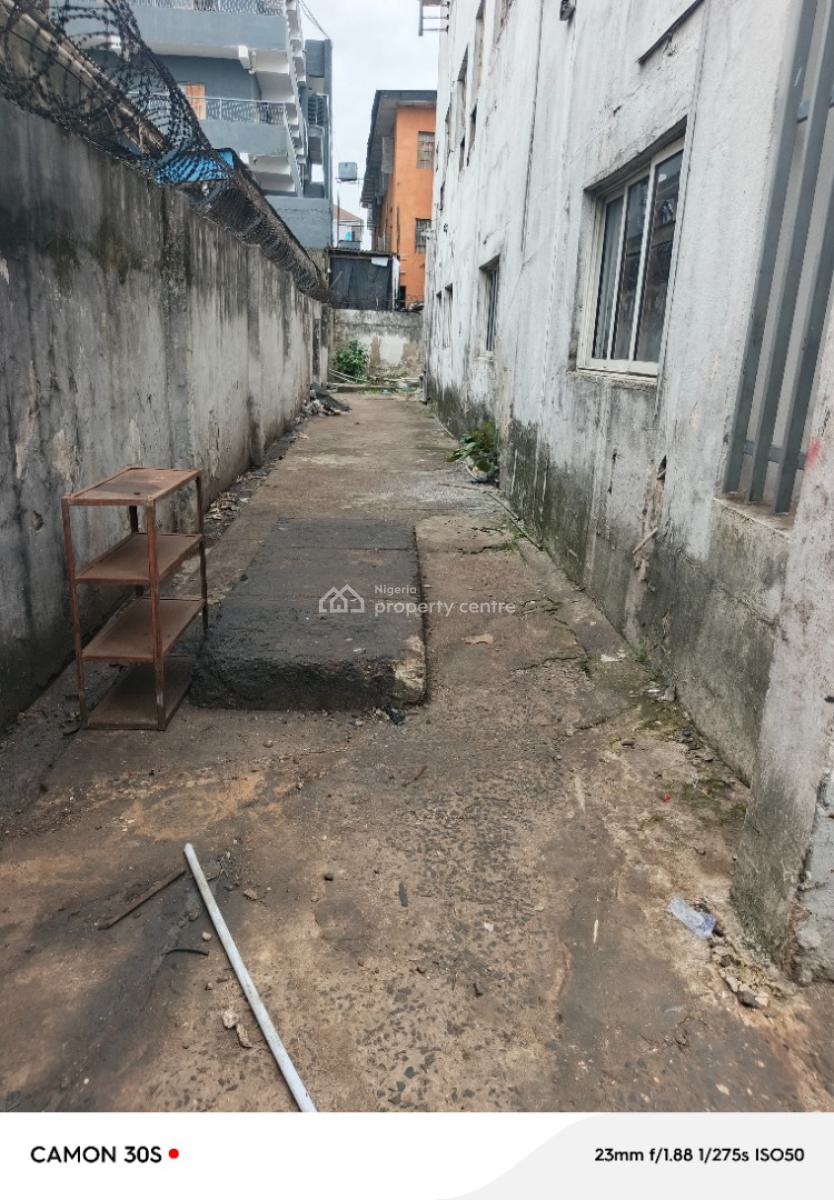 a Commercial Detached Building, Matori Ladipo, Matori, Oshodi, Lagos, Office Space for Rent