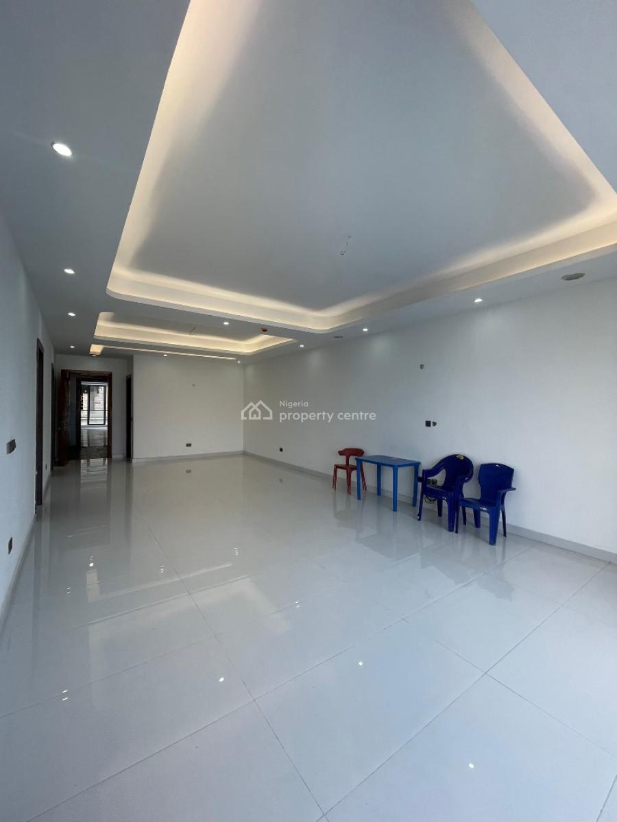 Well Built 2 Bedroom Apartment, Lekki Phase 1, Lekki, Lagos, Flat / Apartment for Sale