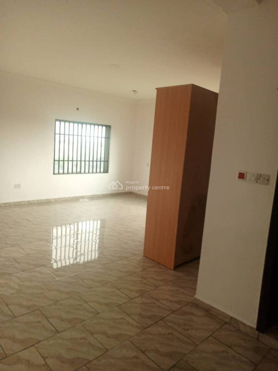 Spacious 2 Bedrooms Serviced Flat Apartment, Paradise 3 Estate Chevron Drive Opposite Ebano Supermarket, Lekki, Lagos, Flat / Apartment for Rent