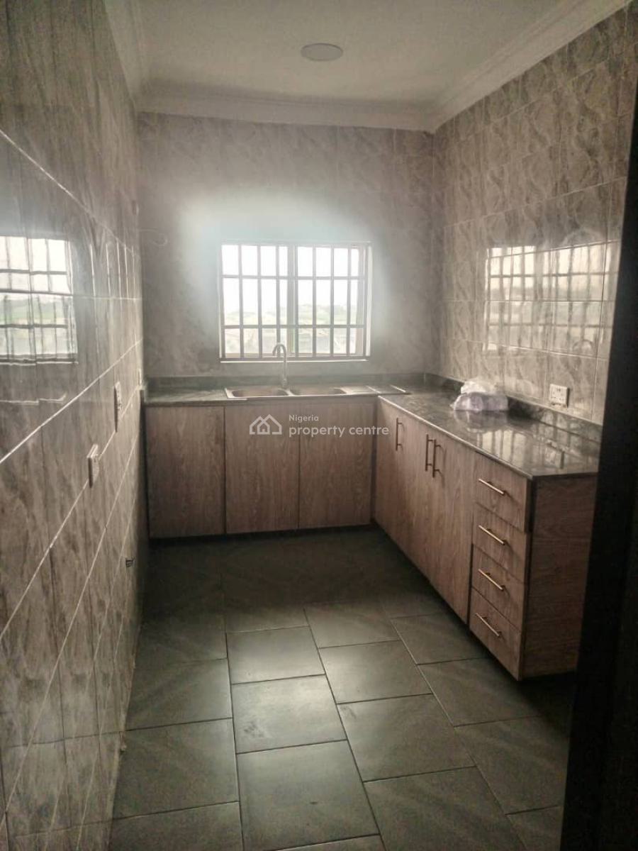 Spacious 2 Bedrooms Serviced Flat Apartment, Paradise 3 Estate Chevron Drive Opposite Ebano Supermarket, Lekki, Lagos, Flat / Apartment for Rent