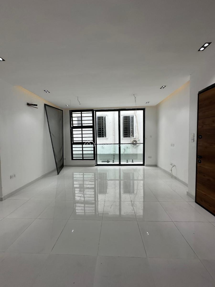Cozy 2 Bedroom Apartment with Swimming Pool & Gym, Ologolo, Lekki, Lagos, Flat / Apartment for Sale