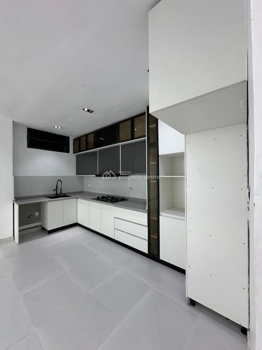 Cozy 2 Bedroom Apartment with Swimming Pool & Gym, Ologolo, Lekki, Lagos, Flat / Apartment for Sale