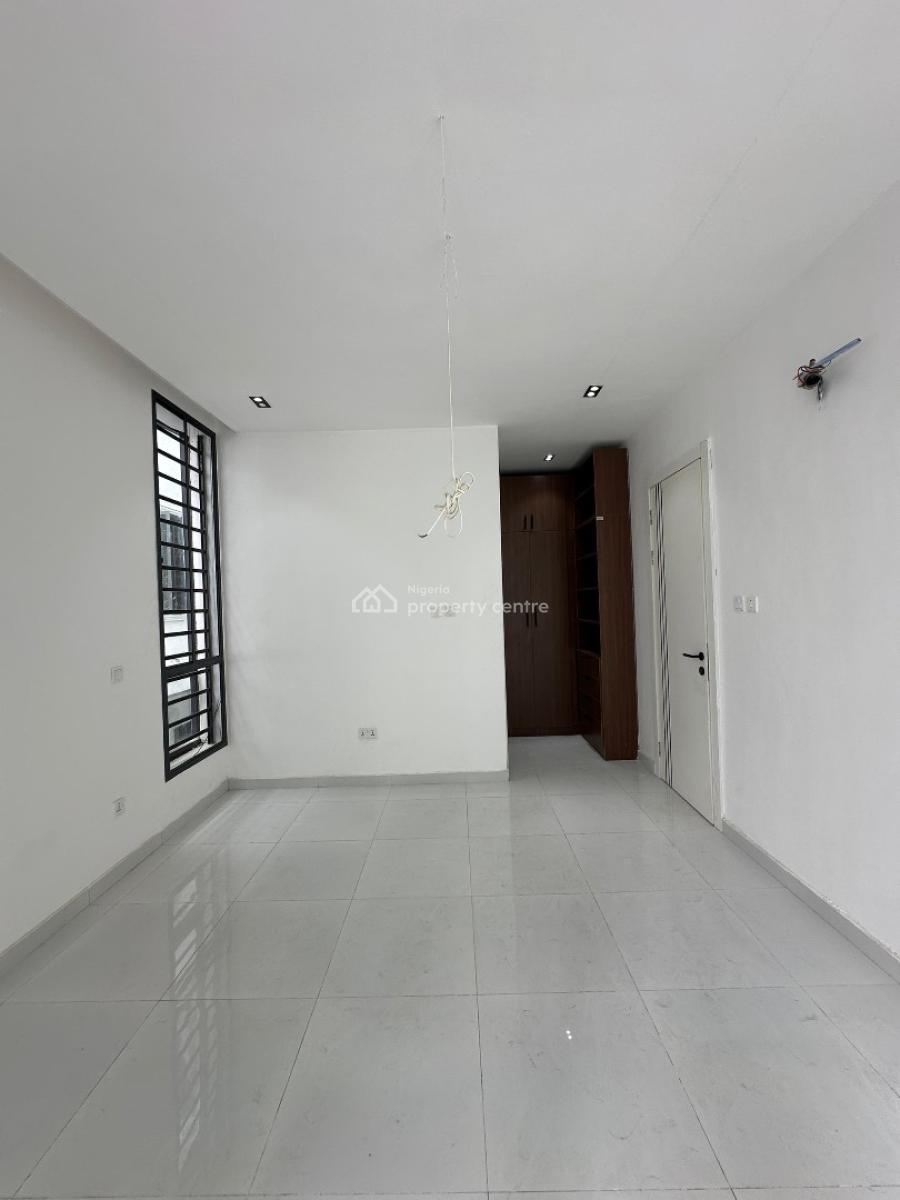 Cozy 2 Bedroom Apartment with Swimming Pool & Gym, Ologolo, Lekki, Lagos, Flat / Apartment for Sale