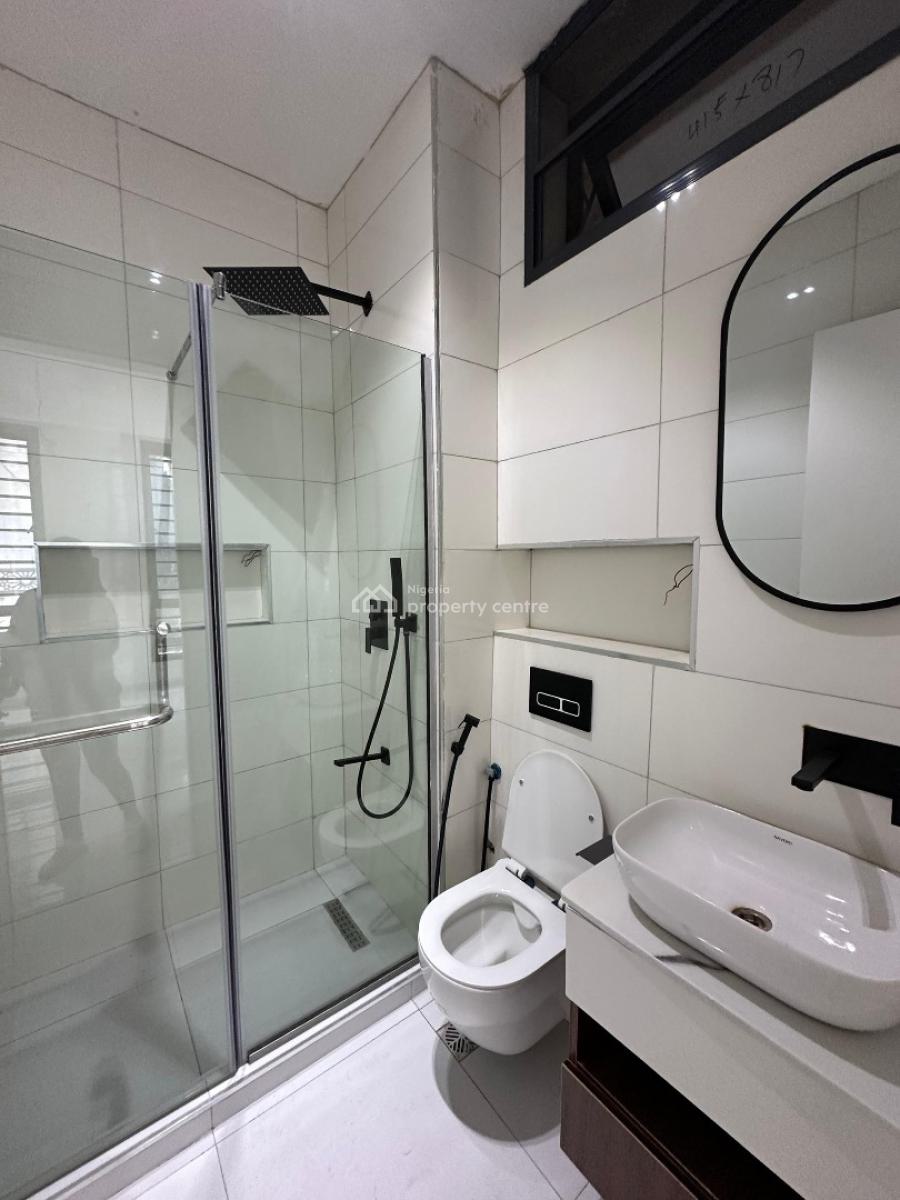 Cozy 2 Bedroom Apartment with Swimming Pool & Gym, Ologolo, Lekki, Lagos, Flat / Apartment for Sale