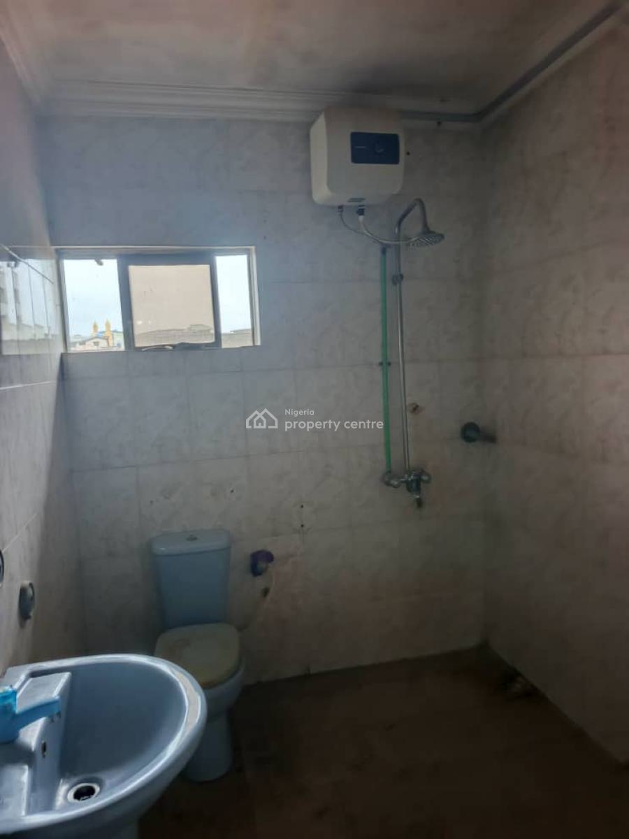 Well Renovated 2 Bedroom Flat, Opposite Omole Phase 1, Ojodu, Lagos, Flat / Apartment for Rent