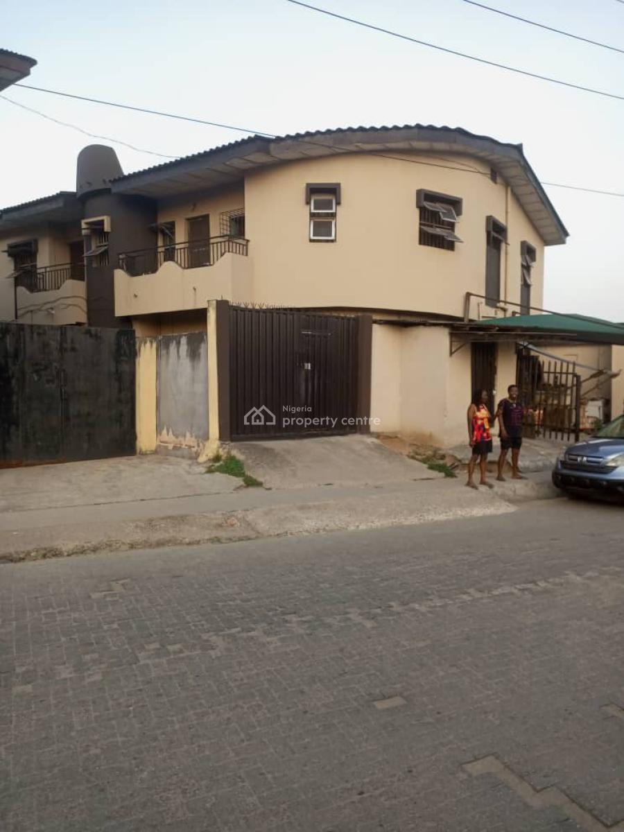 Solid and Strongly Built Cornerpiece Block of Flat, Oduduwa Road Oworonshoki, Oworonshoki, Kosofe, Lagos, Block of Flats for Sale