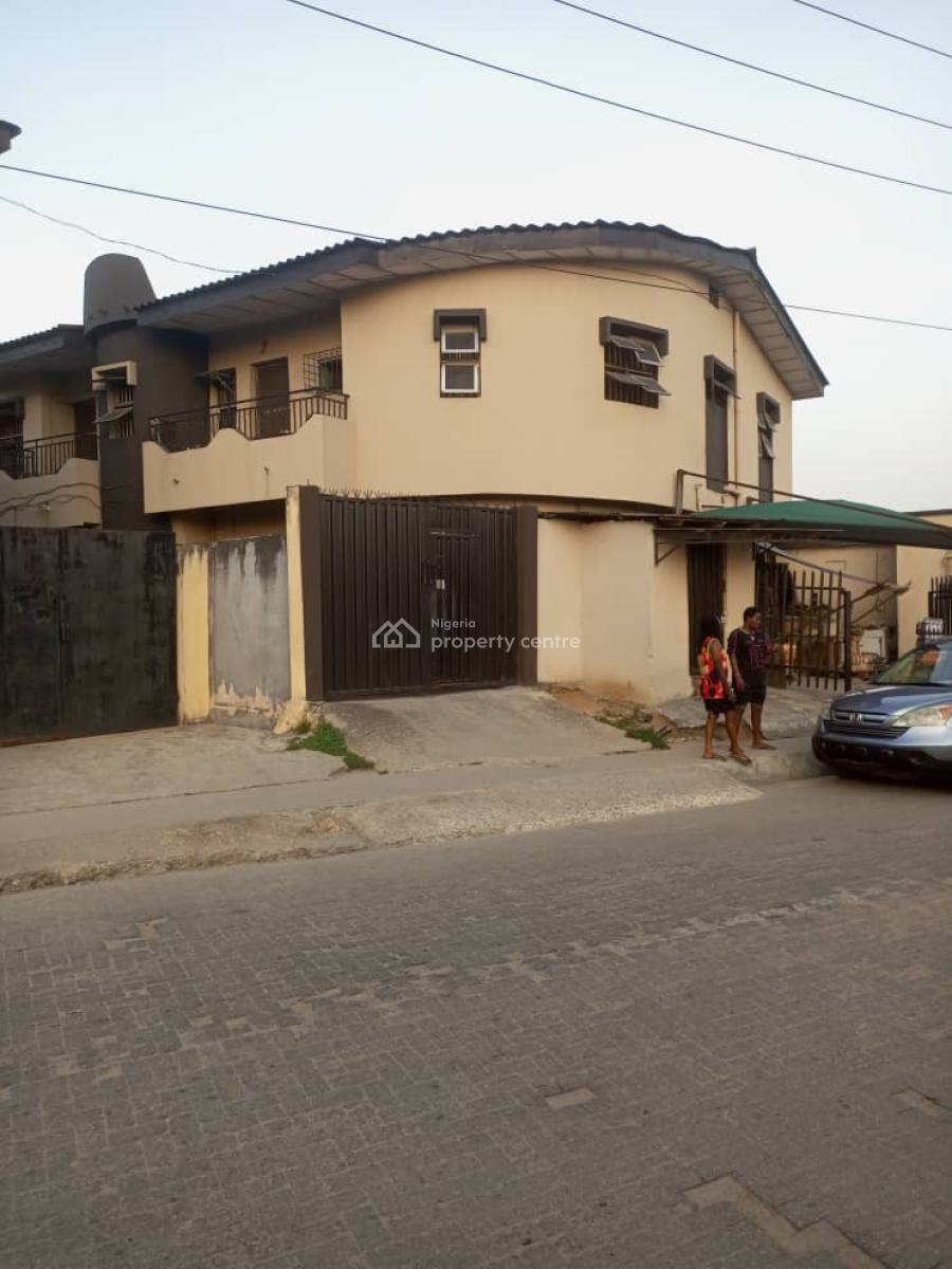 Solid and Strongly Built Cornerpiece Block of Flat, Oduduwa Road Oworonshoki, Oworonshoki, Kosofe, Lagos, Block of Flats for Sale