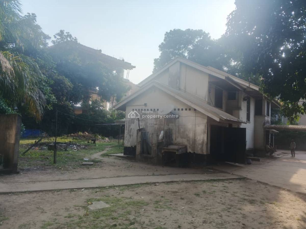 3000 Sq Mts Land with an Old Detached House with Bq for Long Lease, Ikoyi, Lagos, Land for Rent