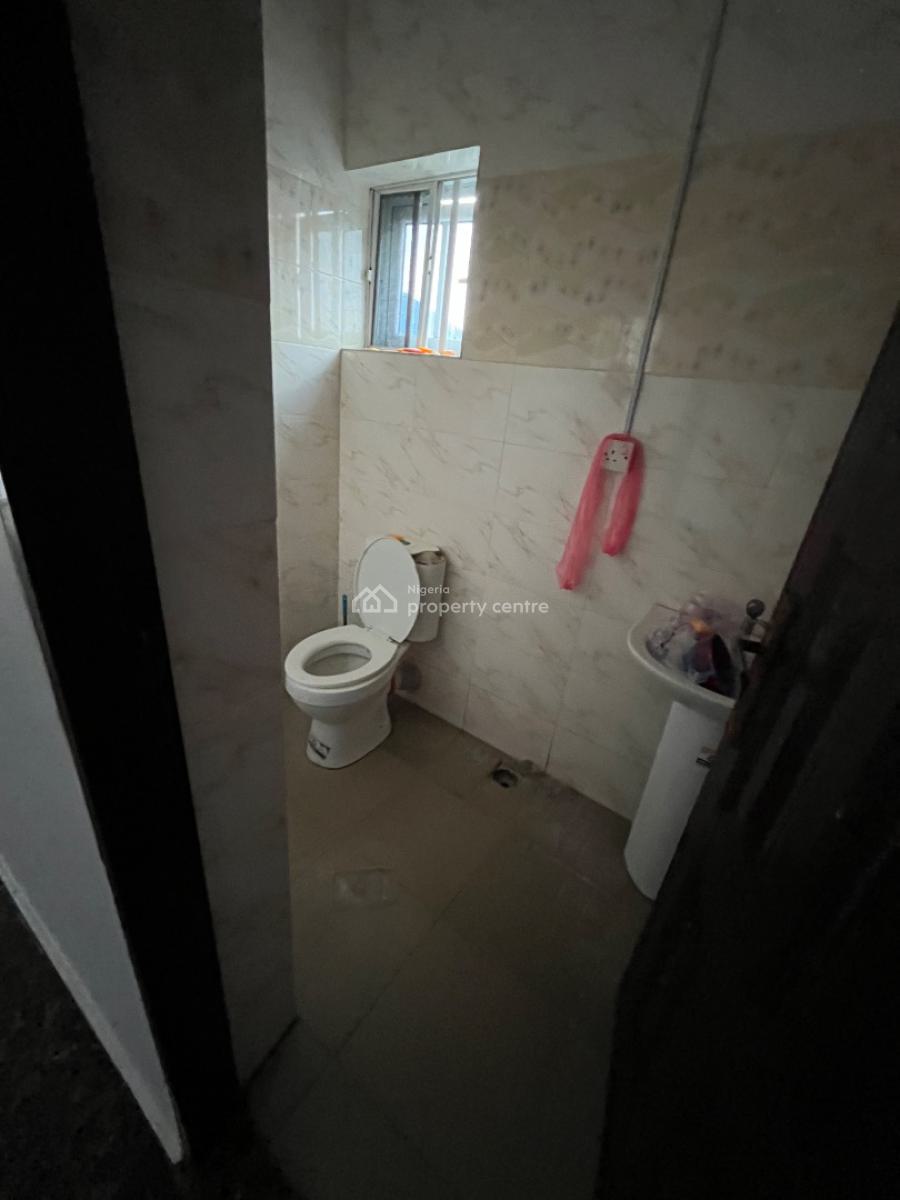 Beautiful 2 Bedroom Flat Upstairs, Mobil Road, Ilaje, Ajah, Lagos, Flat / Apartment for Rent