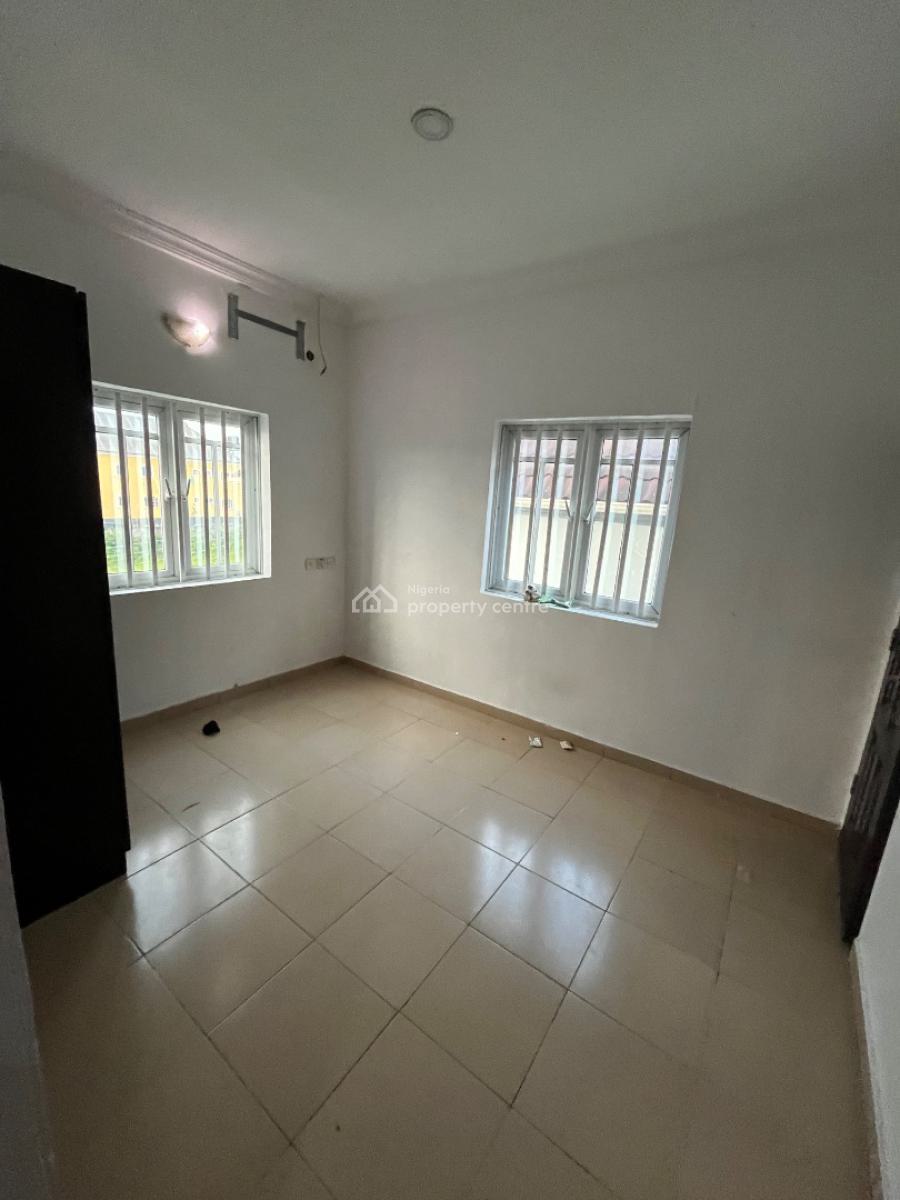 Beautiful 2 Bedroom Flat Upstairs, Mobil Road, Ilaje, Ajah, Lagos, Flat / Apartment for Rent