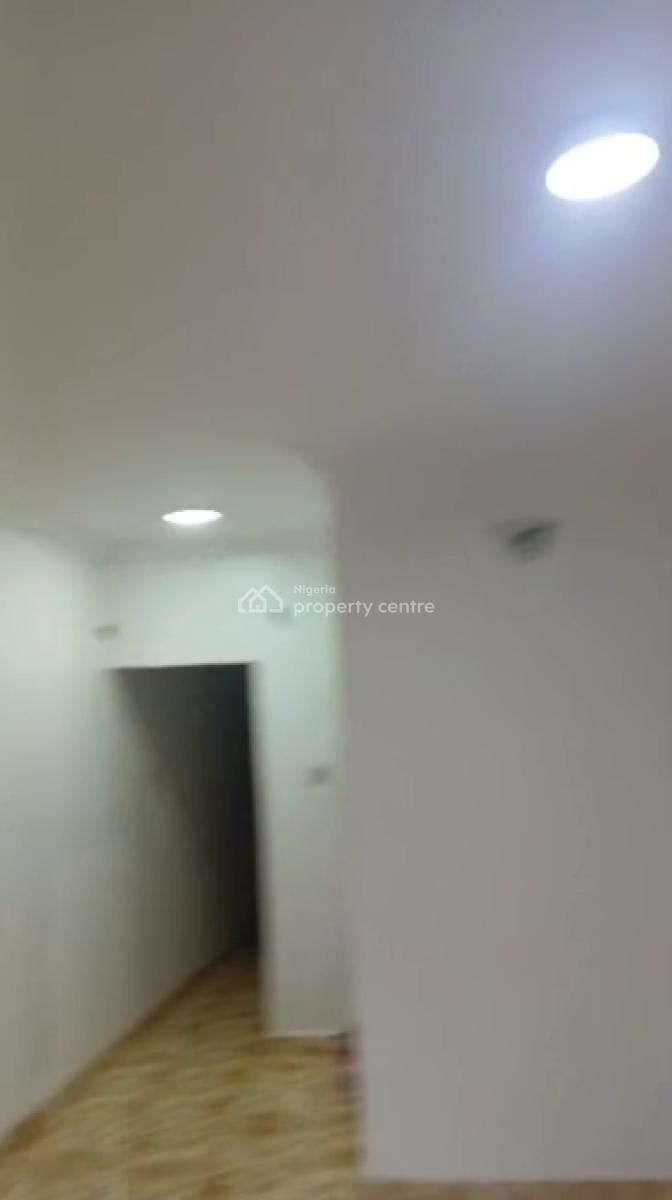 Specious and Modern 2-bedroom Ensuite Flat in a Block of Flats Ab, Adekunle, Yaba, Lagos, Flat / Apartment for Rent