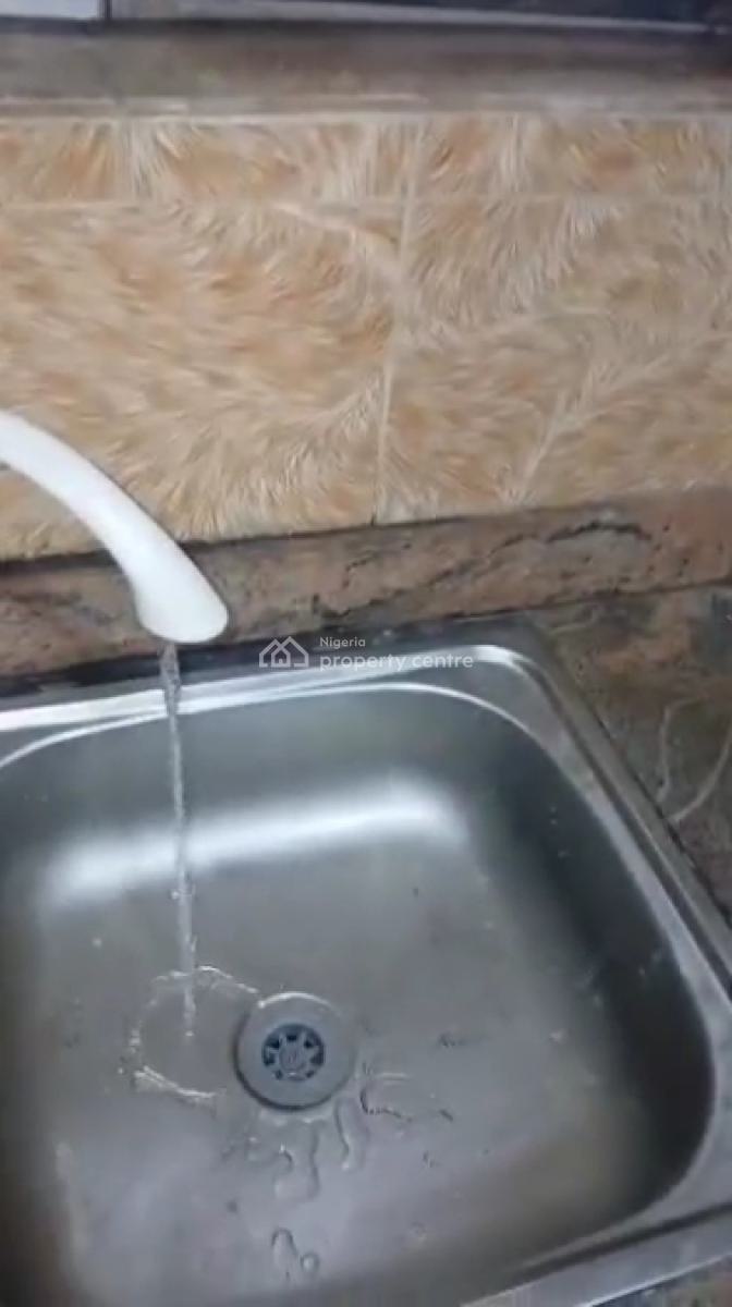 Specious and Modern 2-bedroom Ensuite Flat in a Block of Flats Ab, Adekunle, Yaba, Lagos, Flat / Apartment for Rent