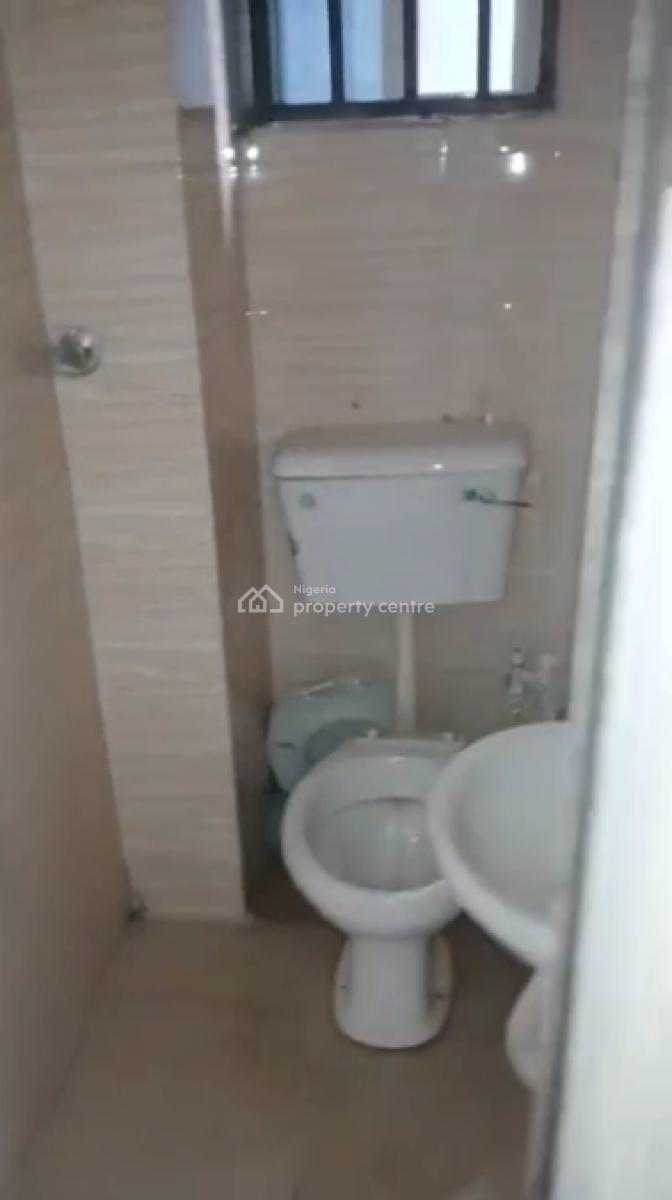 Specious and Modern 2-bedroom Ensuite Flat in a Block of Flats Ab, Adekunle, Yaba, Lagos, Flat / Apartment for Rent