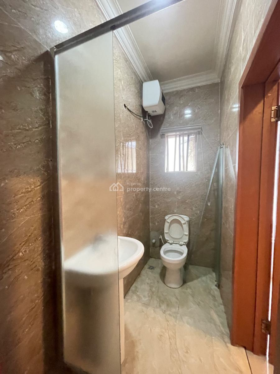 En-suite Bedroom in a Shared Apartment, New Road Lekki, Lekki, Lagos, Flat / Apartment for Rent