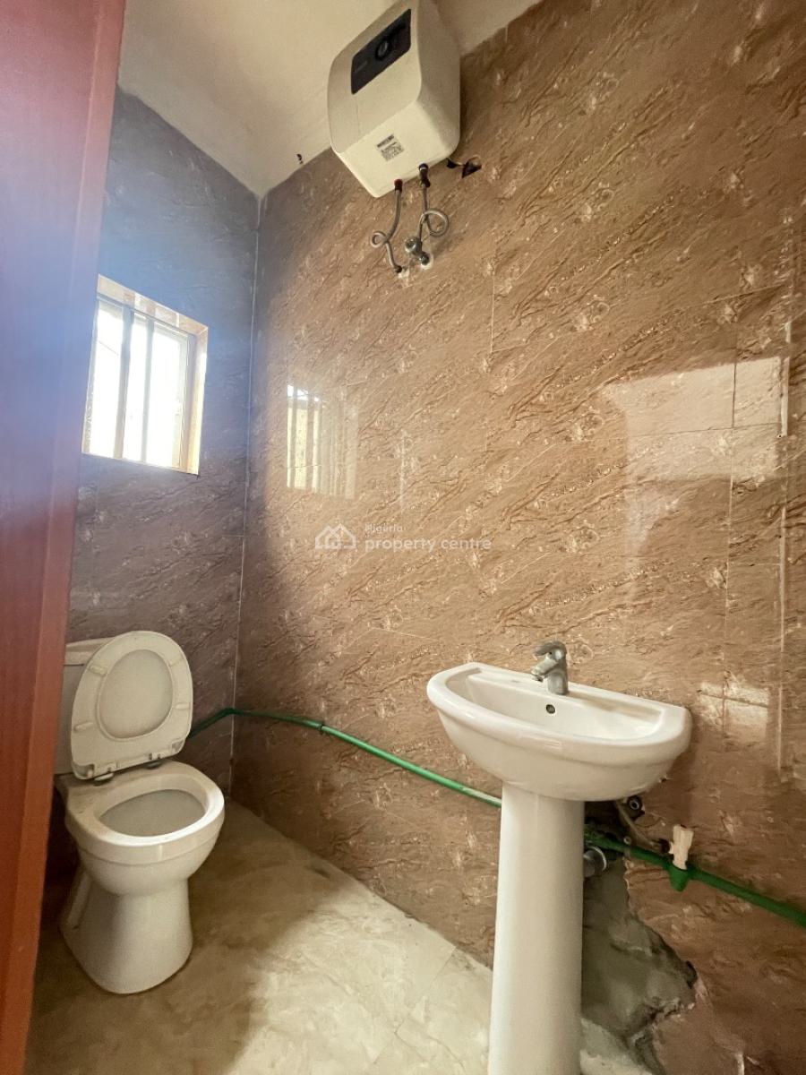 En-suite One Bedroom in a Shared Apartment, New Road Lekki, Lekki, Lagos, Flat / Apartment for Rent