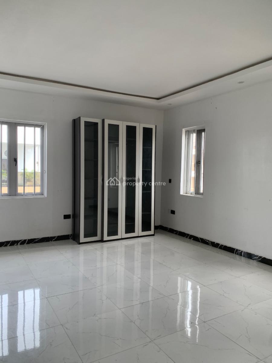 Spacious 3 Bedroom Apartment, Lekki Phase 1, Lekki, Lagos, Flat / Apartment for Rent