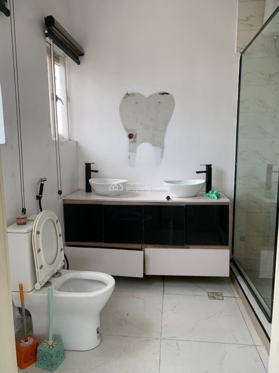 Spacious 3 Bedroom Apartment, Lekki Phase 1, Lekki, Lagos, Flat / Apartment for Rent