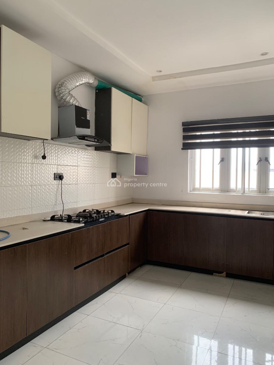 Spacious 3 Bedroom Apartment, Lekki Phase 1, Lekki, Lagos, Flat / Apartment for Rent