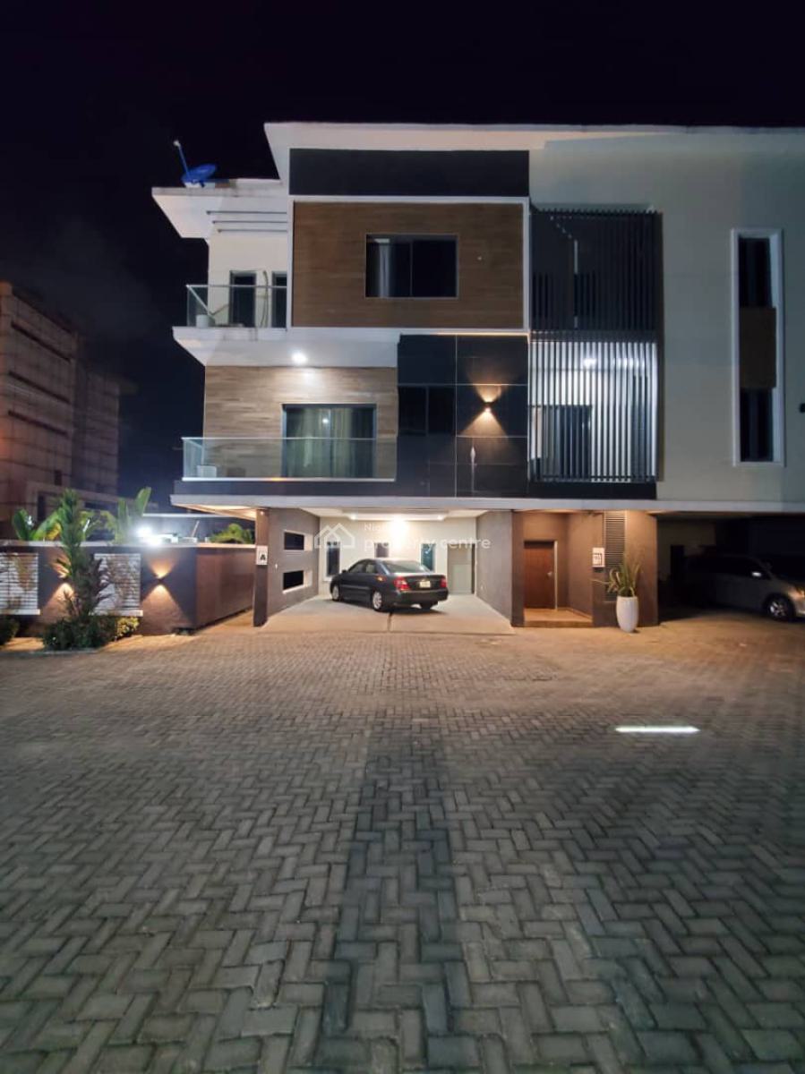 Distress 4 Bedroom Terrace, Off Admiralty Way, Lekki Phase 1, Lekki, Lagos, Terraced Duplex for Sale