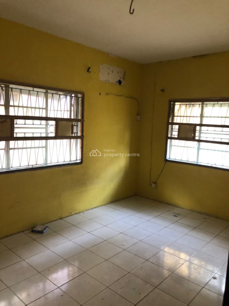 Spacious 2 Bedroom Flat, Bishop Crowther, Surulere, Lagos, House for Rent