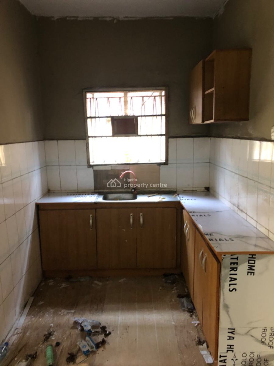 Spacious 2 Bedroom Flat, Bishop Crowther, Surulere, Lagos, House for Rent