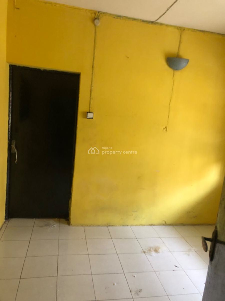 Spacious 2 Bedroom Flat, Bishop Crowther, Surulere, Lagos, House for Rent