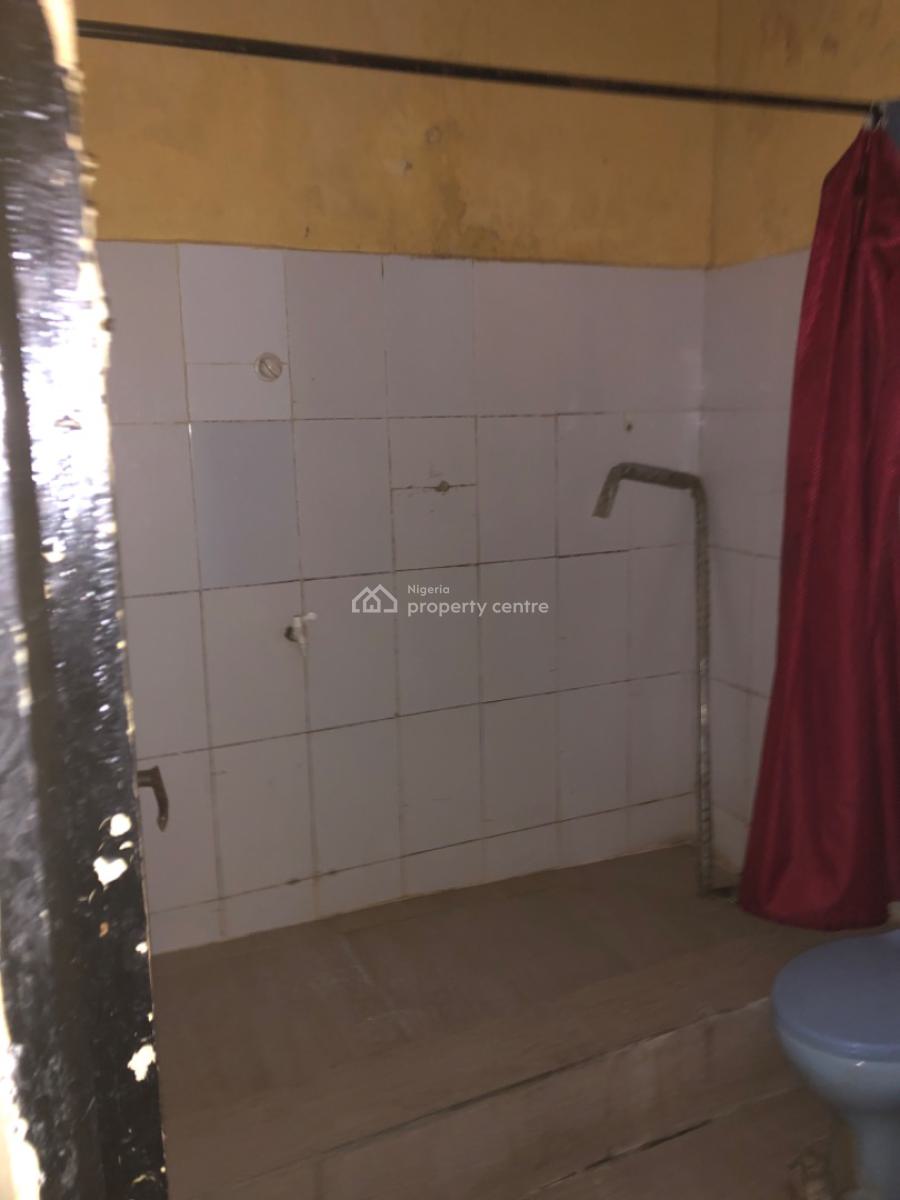 Spacious 2 Bedroom Flat, Bishop Crowther, Surulere, Lagos, House for Rent