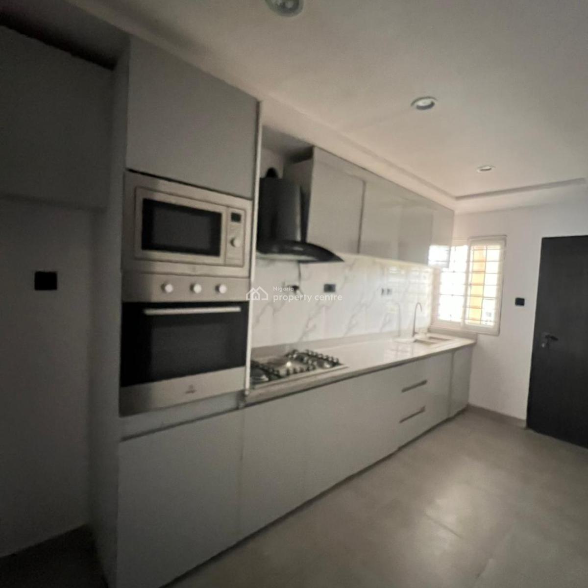 Spacious 3 Bedroom Flat, Lekki Phase 1, Lekki, Lagos, Flat / Apartment for Sale