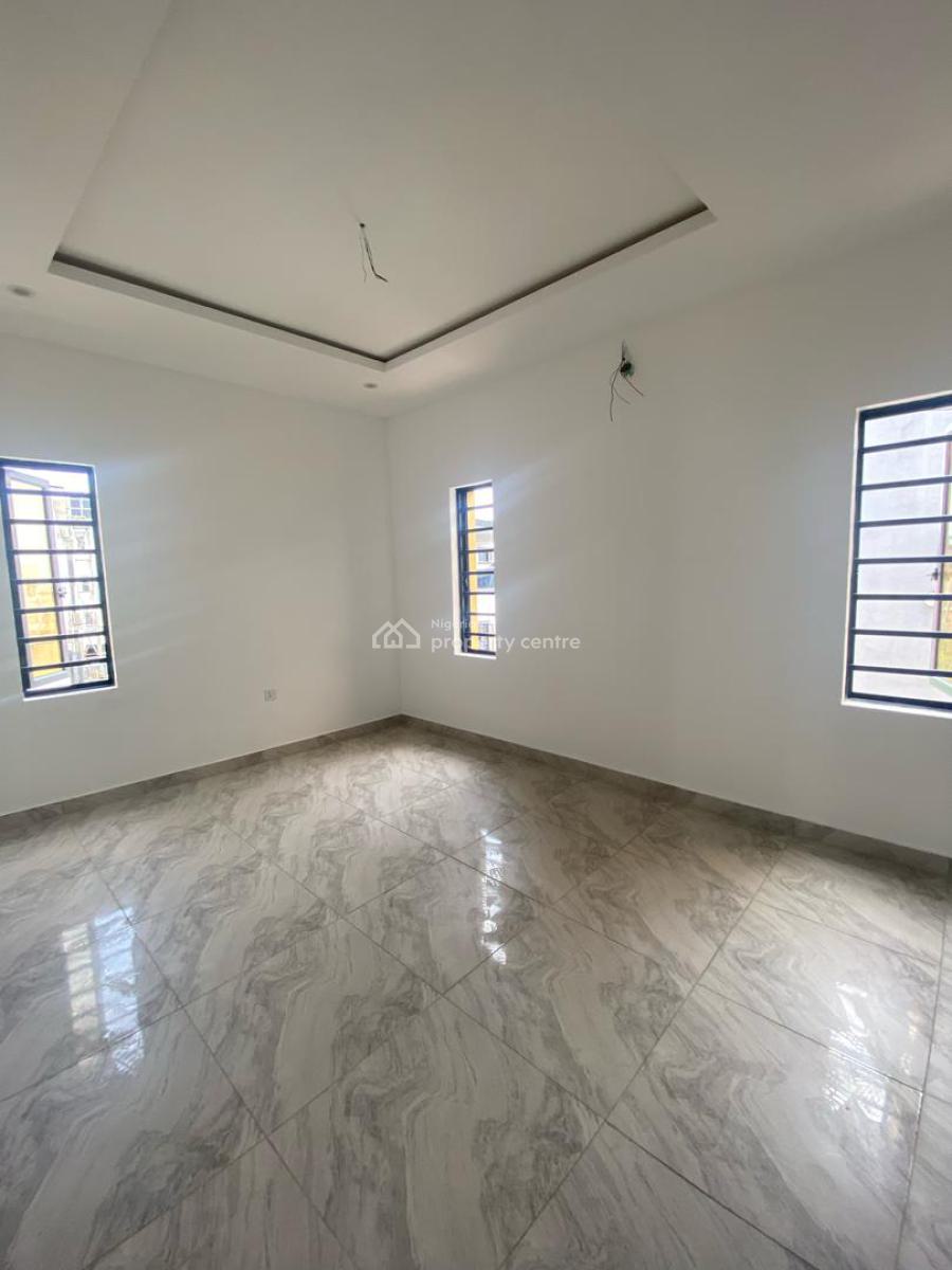 Distressed, 1 Bedroom Apartment, Ologolo, Lekki, Lagos, Flat / Apartment for Sale